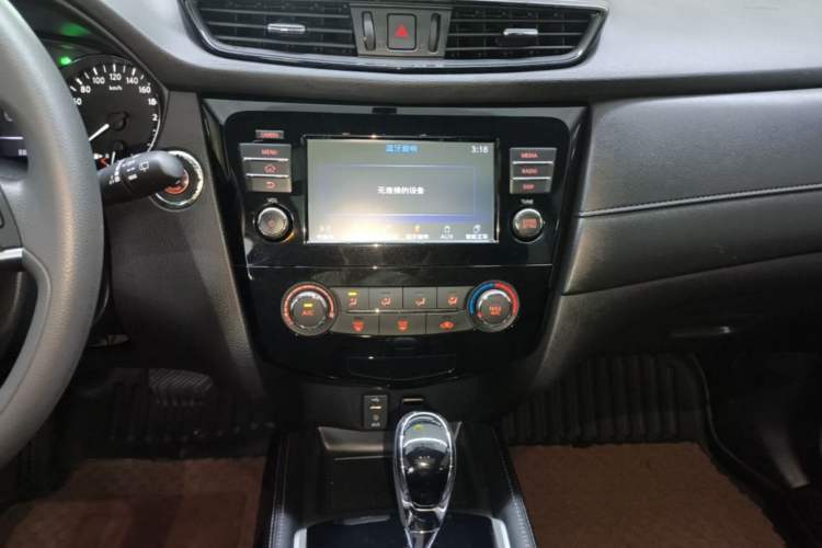 Used Nissan X-Trail 2017 2.0L CVT Comfort Edition 2WD Audio And AC Panel