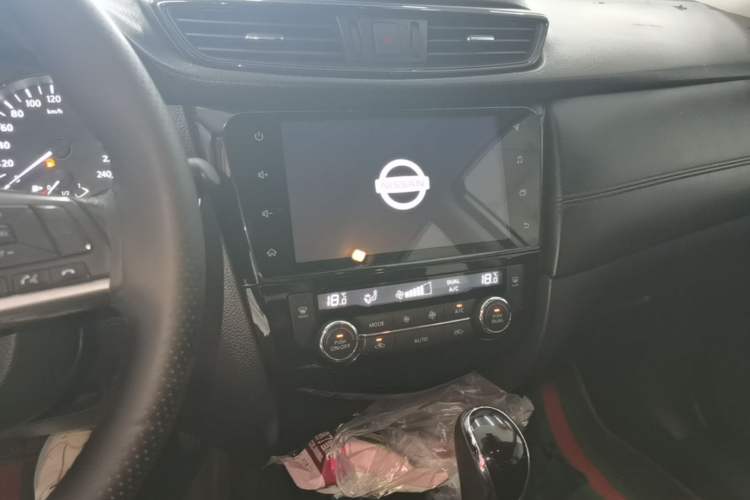 Used Nissan X-Trail 2017 2.5L CVT Luxury Edition 4WD Audio And AC Panel