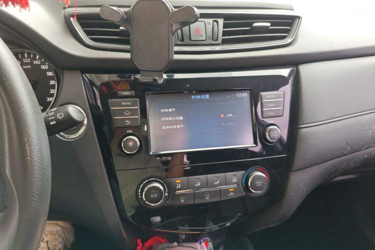 Used Nissan X-Trail 2017 2.0L CVT Comfort Edition 2WD Audio And AC Panel