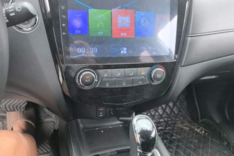 Used Nissan X-Trail 2017 2.0L CVT Comfort Edition 2WD Audio And AC Panel