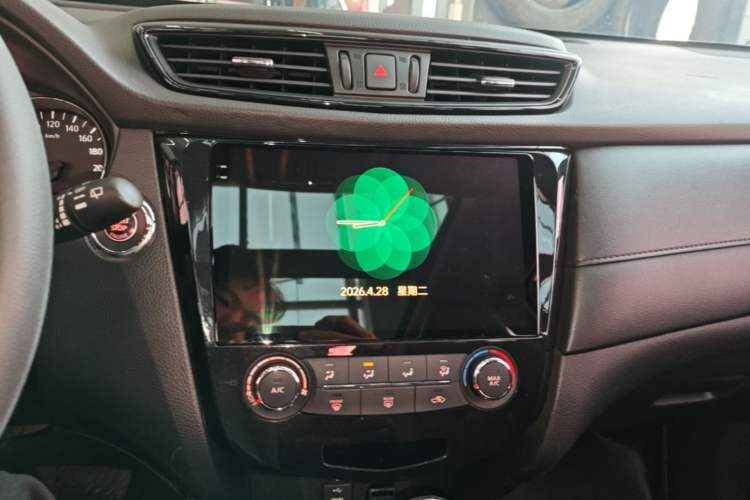 Used Nissan X-Trail 2017 2.0L CVT Comfort Edition 2WD Audio And AC Panel