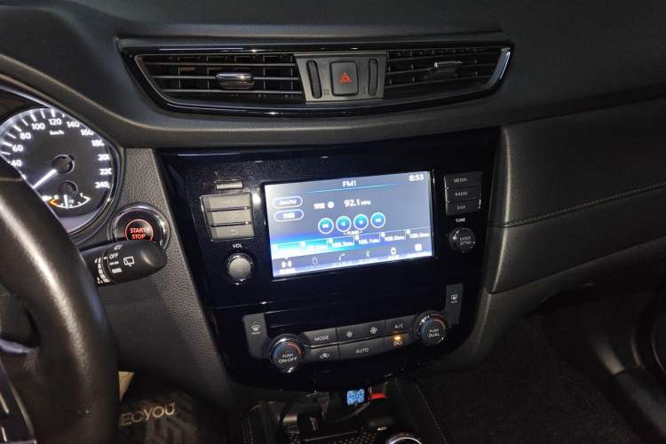 Used Nissan X-Trail 2017 2.0L CVT Smart Enjoyment Version 2WD Audio And AC Panel