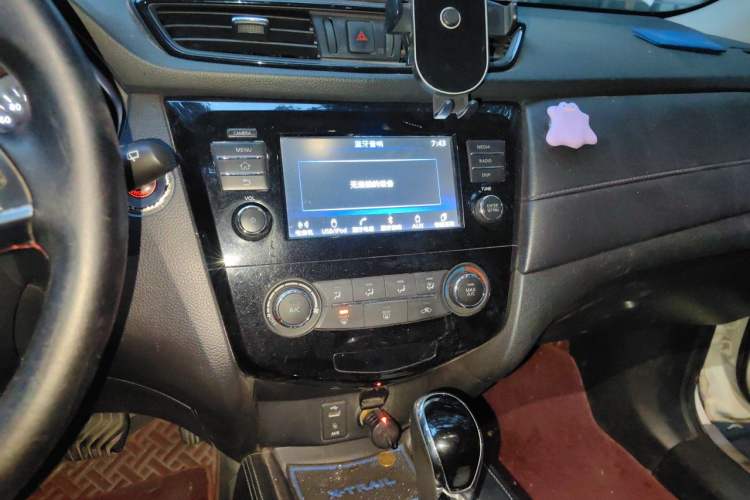 Used Nissan X-Trail 2017 2.0L CVT Comfort Edition 2WD Audio And AC Panel