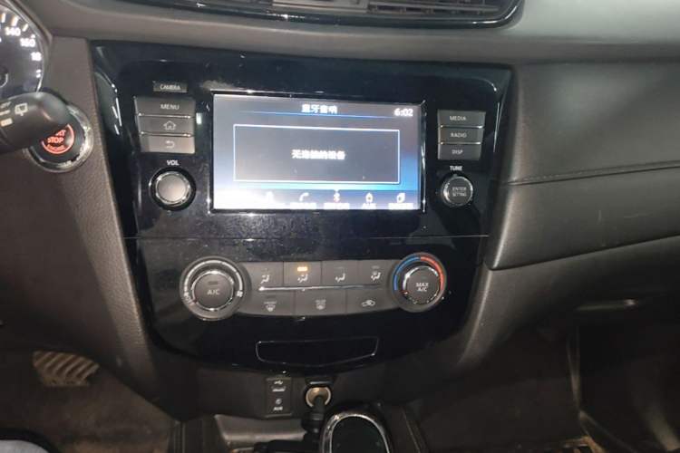 Used Nissan X-Trail 2017 2.0L CVT Comfort Edition 2WD Audio And AC Panel