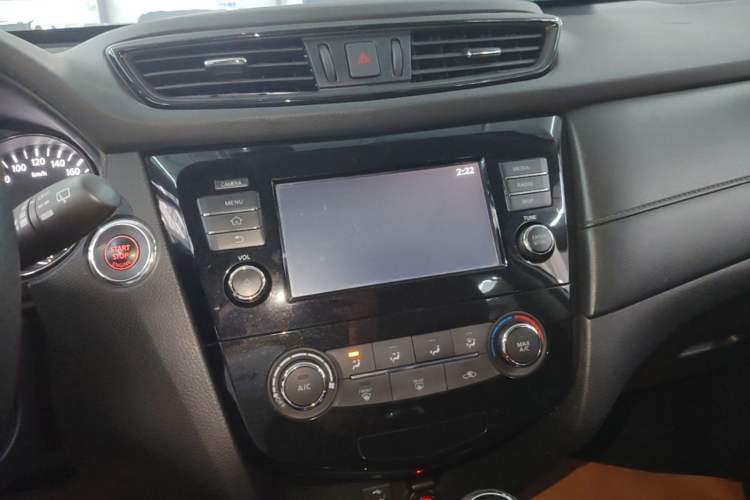 Used Nissan X-Trail 2017 2.0L CVT Comfort Edition 2WD Audio And AC Panel
