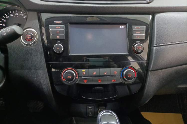 Used Nissan X-Trail 2017 2.0L CVT Comfort Edition 2WD Audio And AC Panel