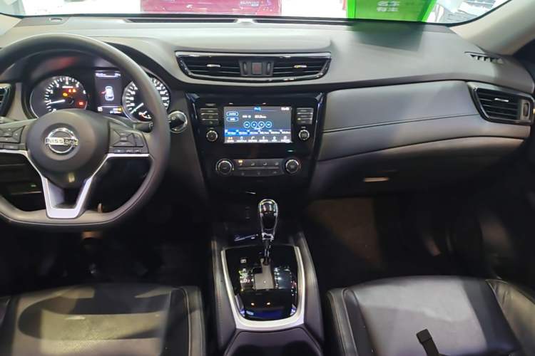 Used Nissan X-Trail 2017 2.0L CVT 7-Seater Comfort Edition 2WD Audio And AC Panel