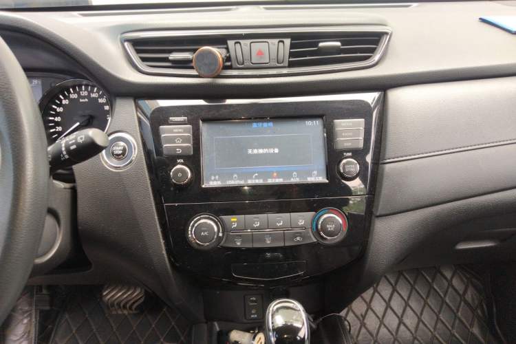 Used Nissan X-Trail 2017 2.0L CVT Comfort Edition 2WD Audio And AC Panel
