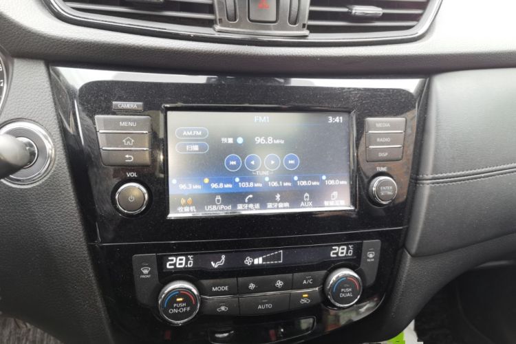 Used Nissan X-Trail 2017 2.5L CVT Luxury Edition 4WD Audio And AC Panel