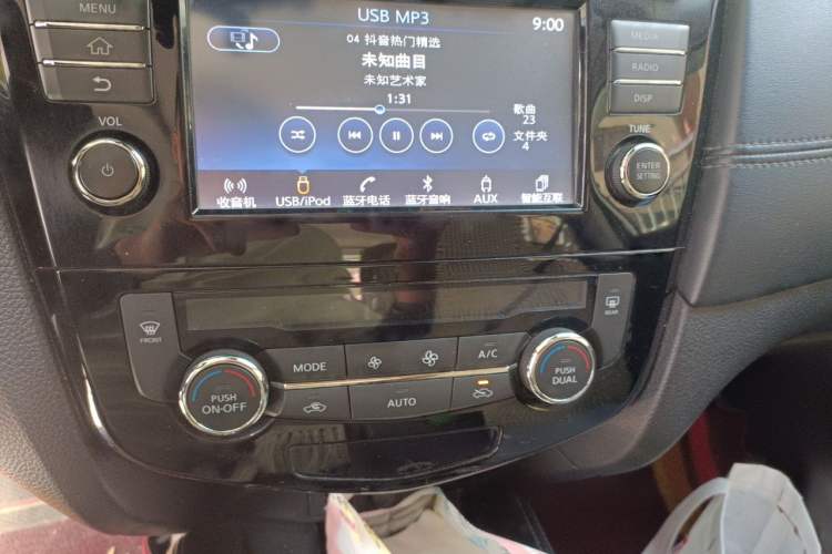 Used Nissan X-Trail 2017 2.5L CVT Luxury Edition 4WD Audio And AC Panel