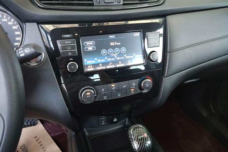Used Nissan X-Trail 2017 2.0L CVT 7-Seater Comfort Edition 2WD Audio And AC Panel