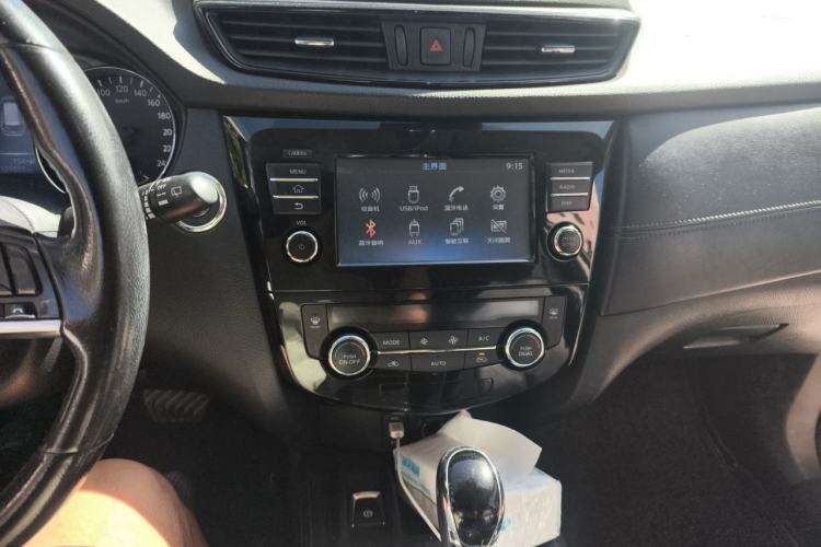 Used Nissan X-Trail 2017 2.5L CVT Luxury Edition 4WD Audio And AC Panel