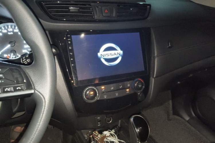 Used Nissan X-Trail 2017 2.0L CVT Comfort Edition 2WD Audio And AC Panel