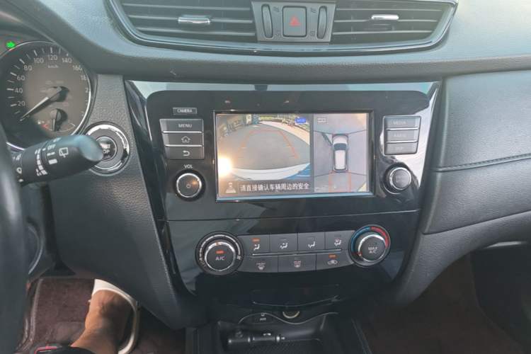 Used Nissan X-Trail 2017 2.0L CVT Comfort Edition 2WD Audio And AC Panel