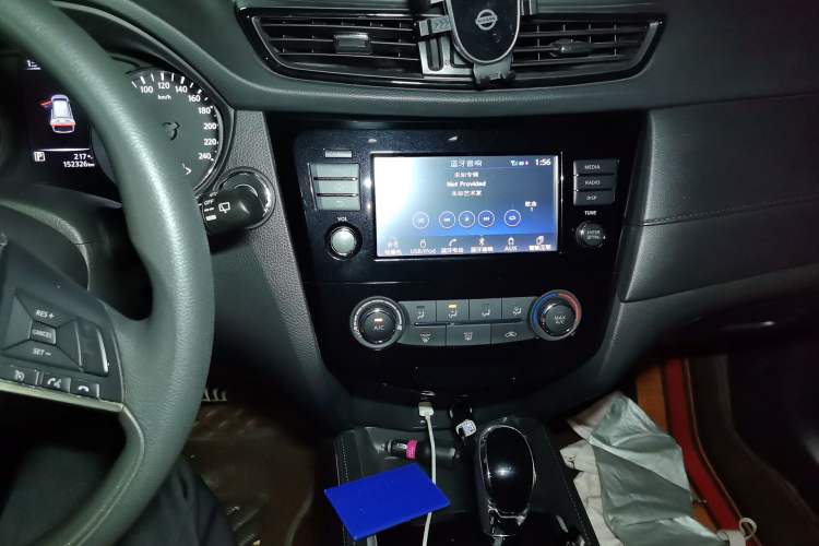 Used Nissan X-Trail 2017 2.0L CVT Comfort Edition 2WD Audio And AC Panel