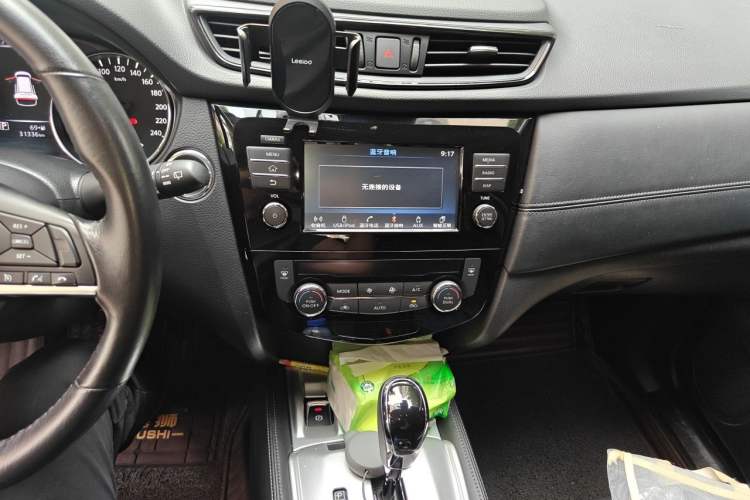 Used Nissan X-Trail 2017 2.5L CVT Luxury Edition 4WD Audio And AC Panel