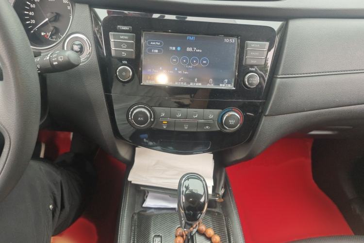 Used Nissan X-Trail 2017 2.0L CVT Comfort Edition 2WD Audio And AC Panel