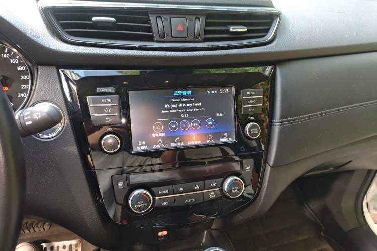 Used Nissan X-Trail 2017 2.5L CVT Luxury Edition 4WD Audio And AC Panel