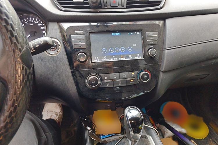Used Nissan X-Trail 2017 2.0L CVT Comfort Edition 2WD Audio And AC Panel