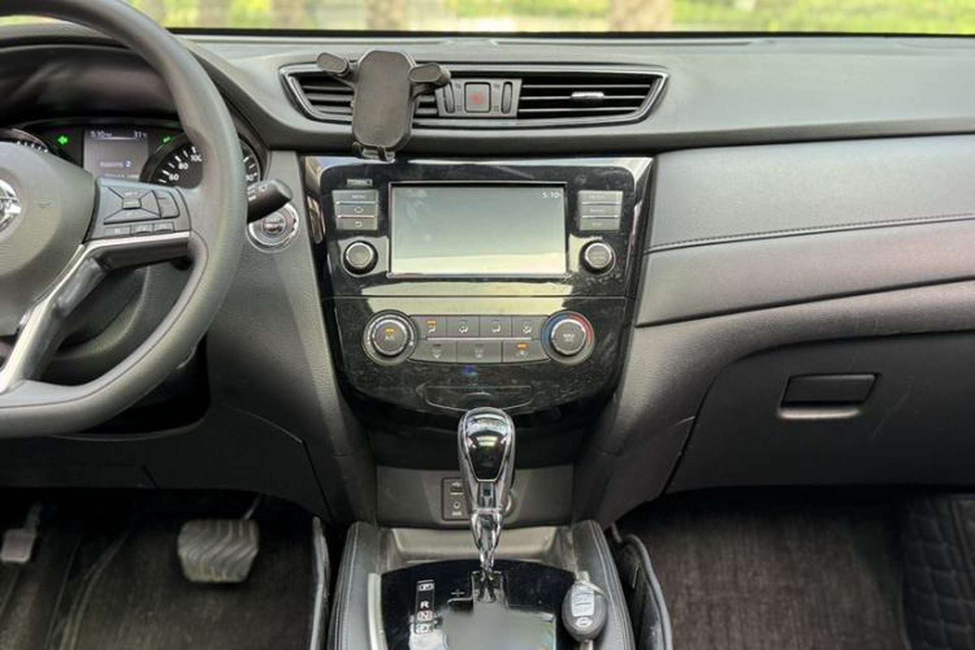 Used Nissan X-Trail 2017 2.0L CVT Comfort Edition 2WD Audio And AC Panel
