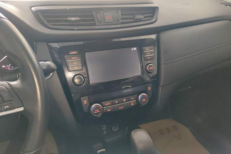Used Nissan X-Trail 2017 2.5L CVT Luxury Edition 4WD Audio And AC Panel