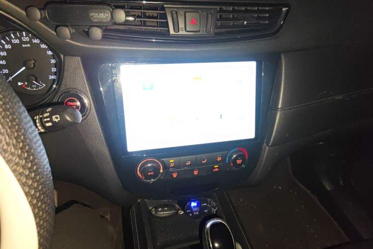 Used Nissan X-Trail 2017 2.0L CVT Comfort Edition 2WD Audio And AC Panel