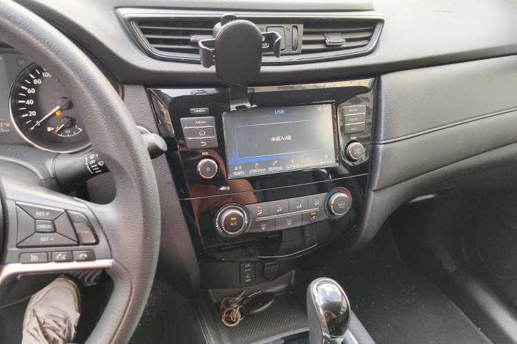 Used Nissan X-Trail 2017 2.0L CVT Comfort Edition 2WD Audio And AC Panel