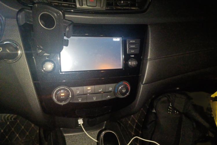 Used Nissan X-Trail 2017 2.0L CVT Comfort Edition 2WD Audio And AC Panel