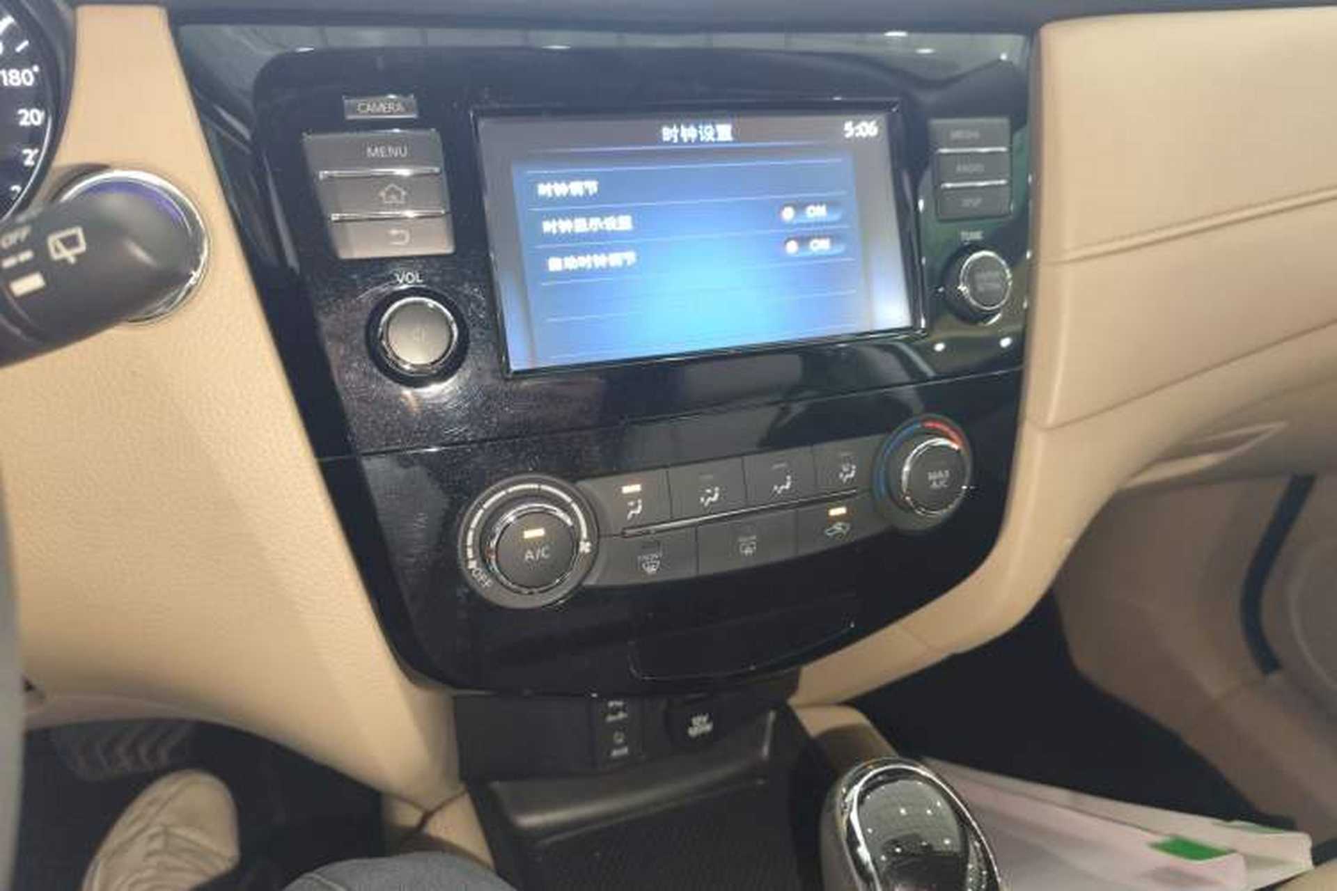 Used Nissan X-Trail 2017 2.0L CVT Comfort Edition 2WD Audio And AC Panel