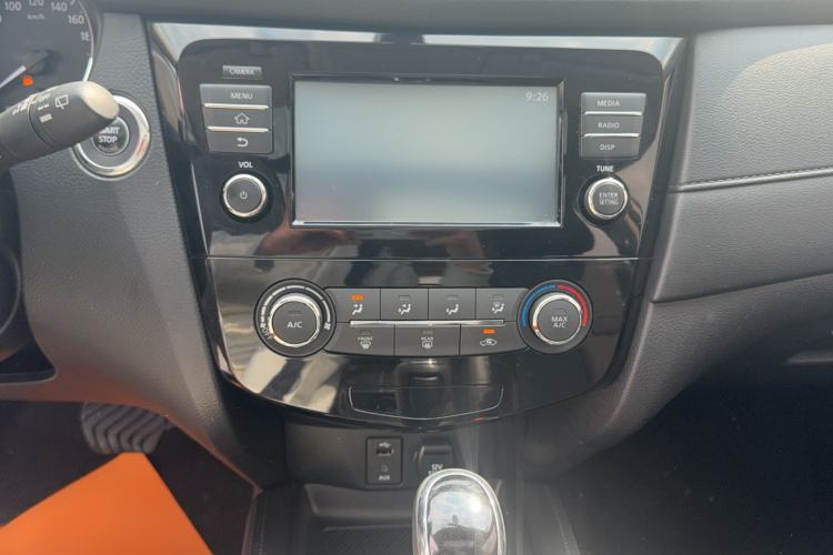 Used Nissan X-Trail 2017 2.0L CVT Comfort Edition 2WD Audio And AC Panel