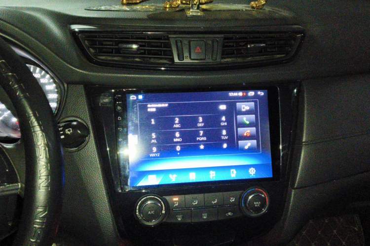 Used Nissan X-Trail 2017 2.0L CVT Comfort Edition 2WD Audio And AC Panel