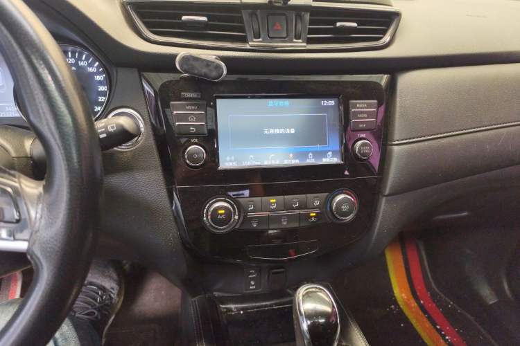 Used Nissan X-Trail 2017 2.0L CVT Comfort Edition 2WD Audio And AC Panel