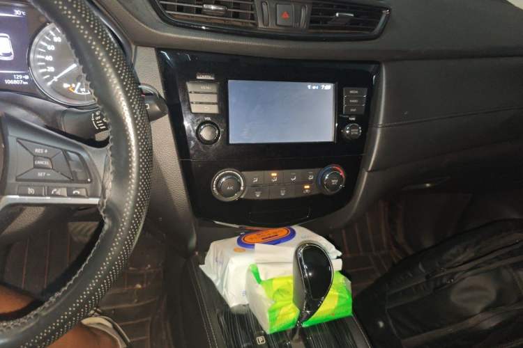 Used Nissan X-Trail 2017 2.0L CVT Comfort Edition 2WD Audio And AC Panel