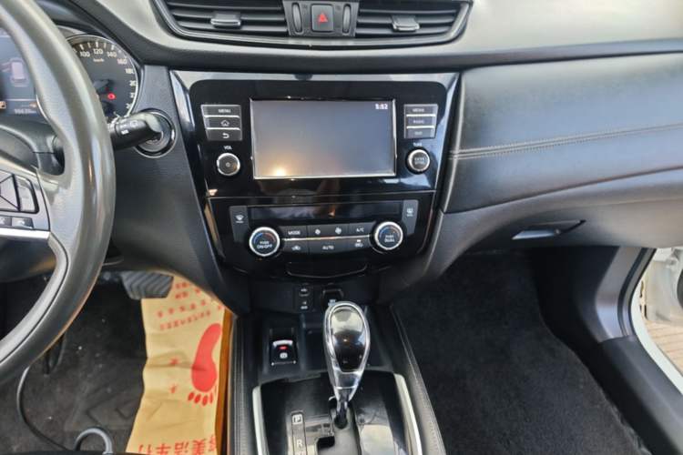 Used Nissan X-Trail 2017 2.5L CVT Leading Edition 4WD Audio And AC Panel