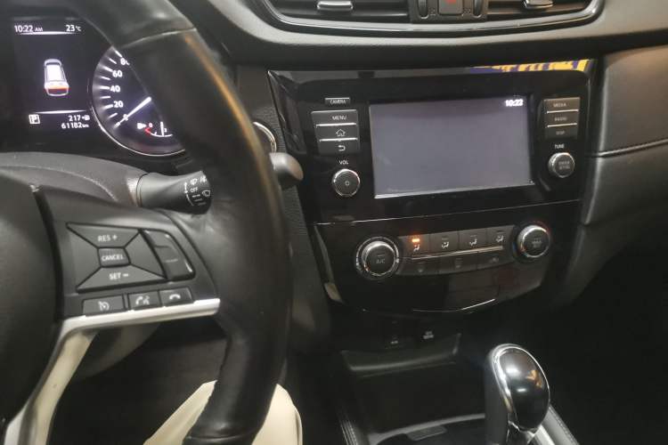 Used Nissan X-Trail 2017 2.0L CVT Comfort Edition 2WD Audio And AC Panel