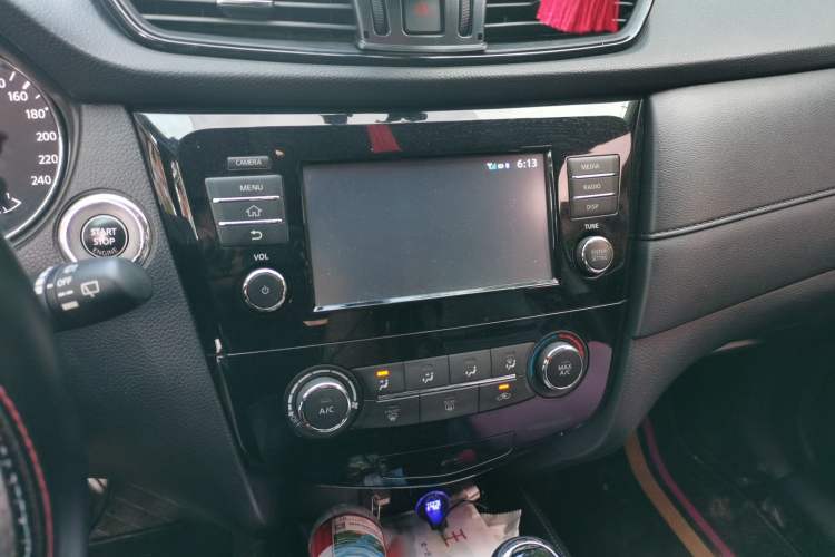 Used Nissan X-Trail 2017 2.0L CVT Comfort Edition 2WD Audio And AC Panel