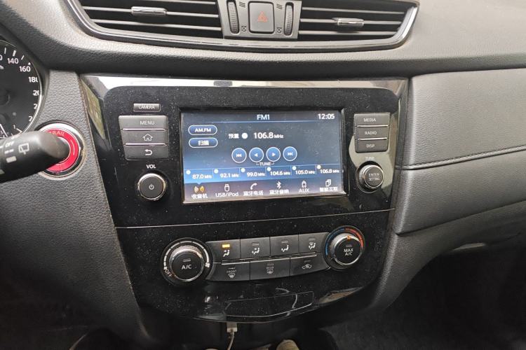 Used Nissan X-Trail 2017 2.0L CVT Comfort Edition 2WD Audio And AC Panel