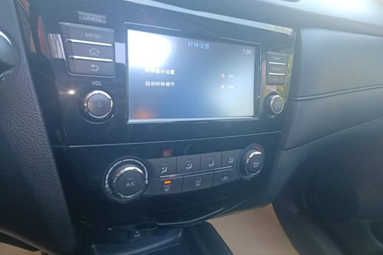 Used Nissan X-Trail 2017 2.0L CVT Comfort Edition 2WD Audio And AC Panel