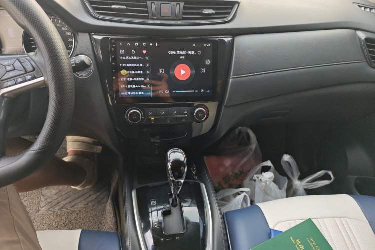 Used Nissan X-Trail 2017 2.0L CVT Comfort Edition 2WD Audio And AC Panel