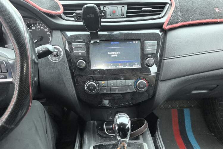 Used Nissan X-Trail 2017 2.0L CVT Comfort Edition 2WD Audio And AC Panel