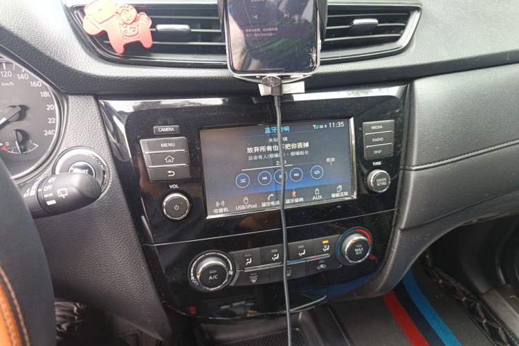 Used Nissan X-Trail 2017 2.0L CVT Comfort Edition 2WD Audio And AC Panel