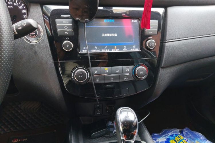 Used Nissan X-Trail 2017 2.0L CVT Comfort Edition 2WD Audio And AC Panel
