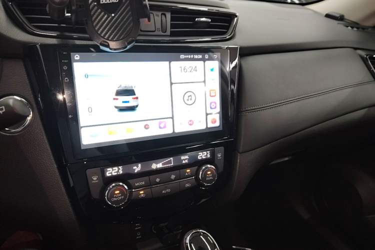 Used Nissan X-Trail 2017 2.5L CVT Luxury Edition 4WD Audio And AC Panel
