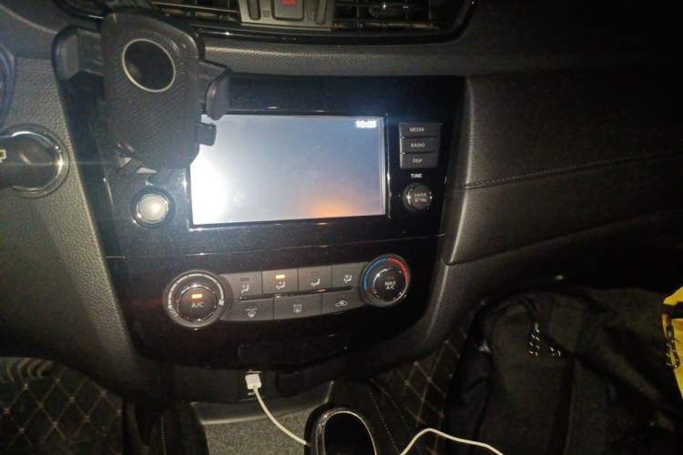 Used Nissan X-Trail 2017 2.0L CVT Comfort Edition 2WD Audio And AC Panel
