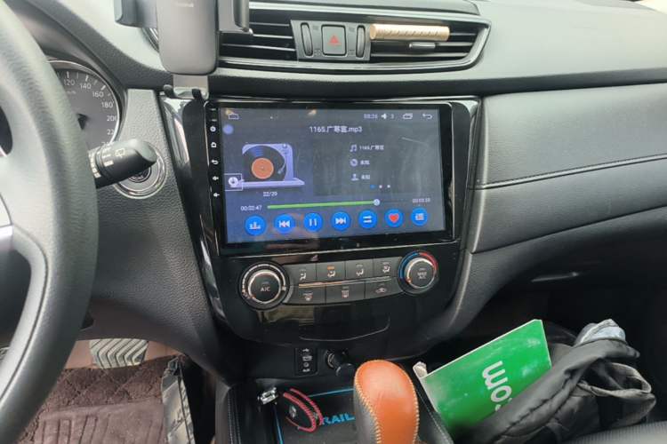 Used Nissan X-Trail 2017 2.0L CVT Comfort Edition 2WD Audio And AC Panel