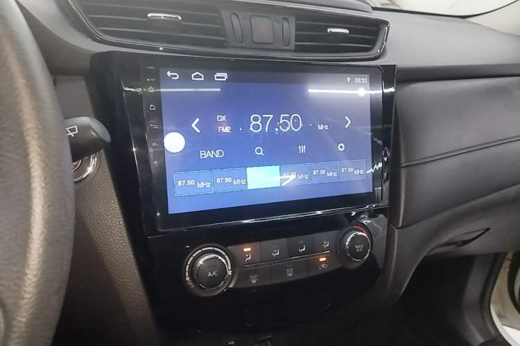 Used Nissan X-Trail 2017 2.0L CVT Comfort Edition 2WD Audio And AC Panel