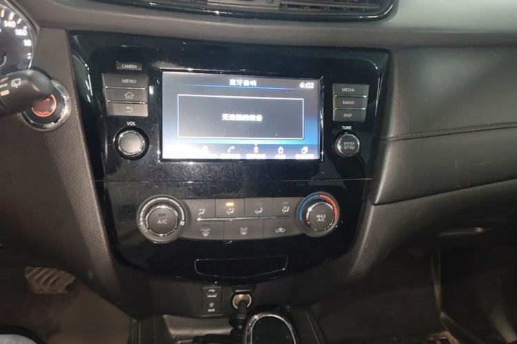 Used Nissan X-Trail 2017 2.0L CVT Comfort Edition 2WD Audio And AC Panel