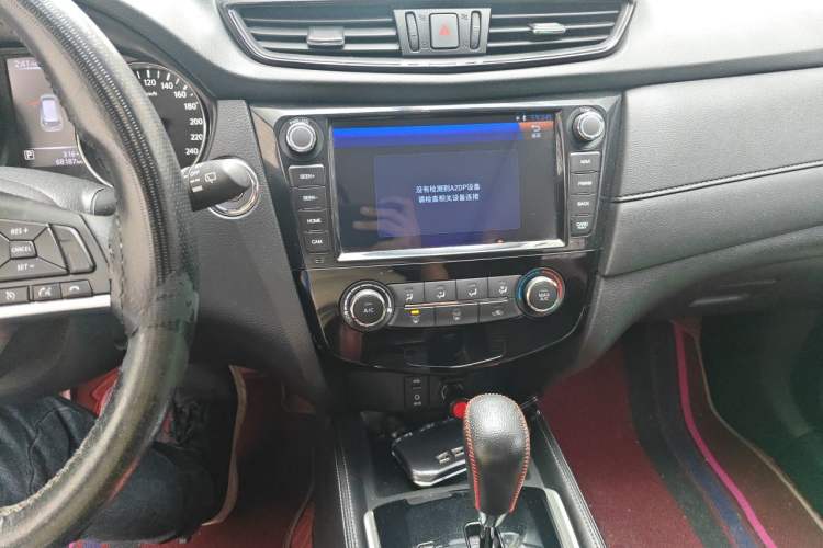 Used Nissan X-Trail 2017 2.0L CVT Comfort Edition 2WD Audio And AC Panel