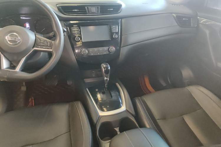 Used Nissan X-Trail 2017 2.0L CVT Comfort Edition 2WD Audio And AC Panel
