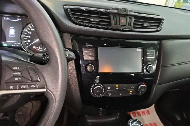 Used Nissan X-Trail 2017 2.0L CVT Comfort Edition 2WD Audio And AC Panel